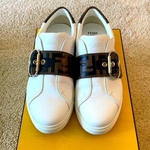 Like new Fendi sneakers size 37!